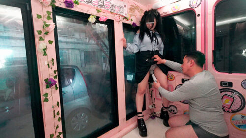 一般男女モニタリングAV×マジックミラー便コラボ企画 路上でアヘ顔絶頂!地雷系女子が初めての潮吹き直後にデカチン挿入!恥じらいながらも人前でイキ潮を吹いてしまったぴえんオマ○コにイってもやめない生膣激ピストン!アヘ顔を晒してイキ漏らしが止まらない!