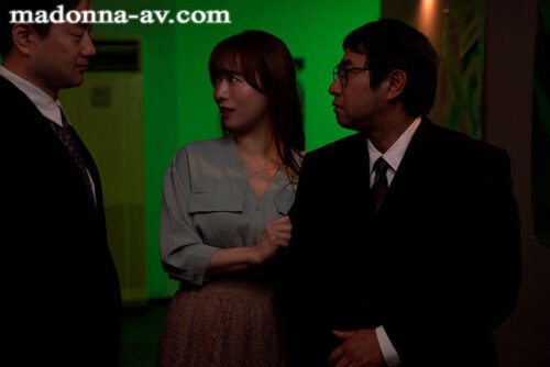 背徳の寝取らせシアタールーム 低俗男たちの醜い肉棒で汚された貞淑妻ー。 白石茉莉奈