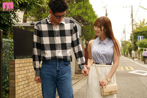 裸も見たことない。付き合いたての彼女。一緒に参加したサークル飲み。 僕が酔い潰れたそばでヤリチンDQN達にドロ酔い串刺し輪●で何度も中出しされていたなんて… 小野六花