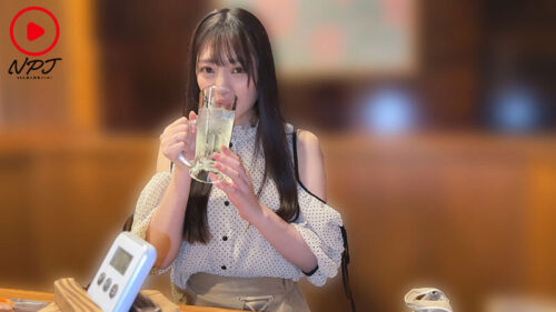 【彼氏に内緒で初撮り】押しに弱い女子大生ホテルお持ち帰り!! ノリで勝手に中出しSEX!?それでもハメ撮り続けてラストは肉便器化。 すずちゃん(20歳)