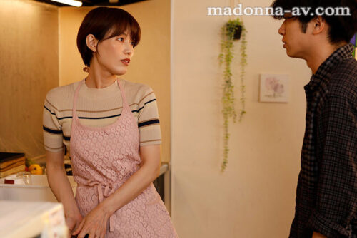 10年間、想いを寄せた母に注ぐ抜かずの追撃中出し16連発相姦。 星冬香