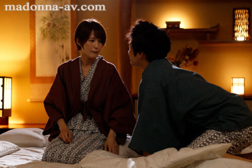 10年間、想いを寄せた母に注ぐ抜かずの追撃中出し16連発相姦。 星冬香