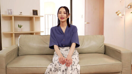 【4K】快楽に狂うスケベな美人妻が快楽に狂うスケベな淫乱乱交SEX 美咲かんな