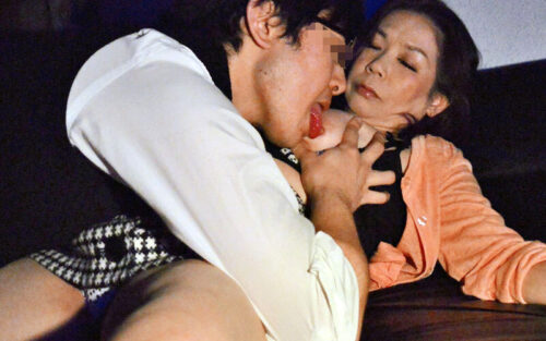 酔いつぶれた奥さんを部屋に連れ込んで介抱したら…4時間