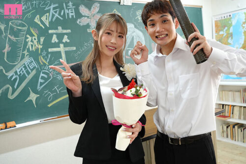 「もう生徒と先生じゃないからね」 気さくで頼れる人気のオンナ教師(性欲モンスター)に三年間狙われていた童貞(絶倫デカチン)の僕は卒業した瞬間に誘われて3日で30発抜かれまくった 葵いぶき