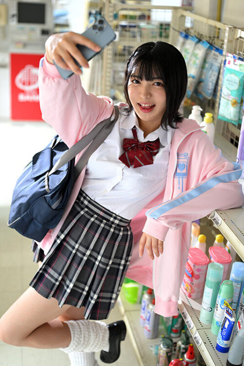 バズりたくて迷惑行為ばかりの制服TikT〇ker女子校生を店内に監禁!店員みんなに汚され全身白濁にしちゃうお仕置き更生レ●プ 虹村ゆみ