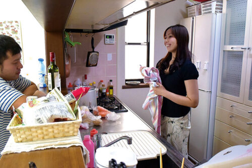 夫の弟の優しさに慰められ禁忌を●す四十路妻