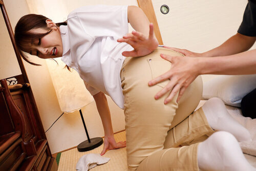 デカ尻で無意識に誘惑してしまう訪問看護師 大槻ひびき