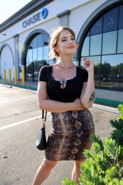 超グラマラスボティの人妻がスーパーで逆ナン!?自宅に誘われ大胆濃厚SEX!! オクタビア(24)