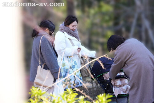 巨乳ママ借金取り立て自宅訪問レ×プ ~夫、息子、ママ友のすぐ傍で…~ 木村玲衣