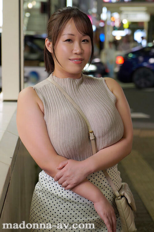 これぞ爆乳、これぞ名器―。 どんな男も3分でイキ果ててしまうLカップ人妻 豊田怜花 43歳 AV DEBUT
