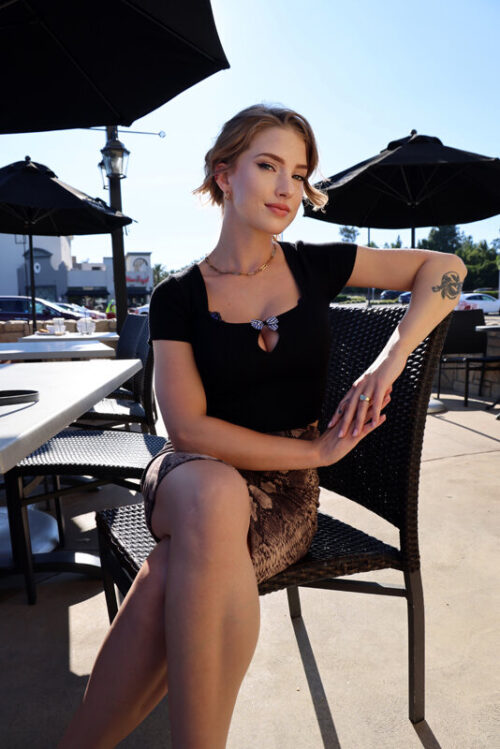 超グラマラスボティの人妻がスーパーで逆ナン!?自宅に誘われ大胆濃厚SEX!! オクタビア(24)