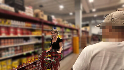 超グラマラスボティの人妻がスーパーで逆ナン!?自宅に誘われ大胆濃厚SEX!! オクタビア(24)