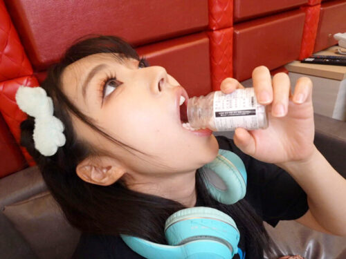 立ちんぼ地雷系おしっこ飲ませ風呂キャン界隈!汚臭ケツ穴おま●こを舐められ、アヘ顔尿射イキ飲尿クンニSEX! 皆月ひかる