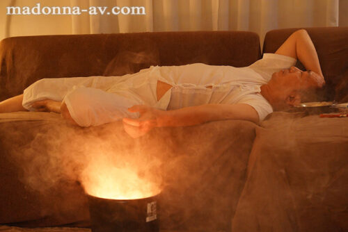 うちの実家がボヤ騒ぎになりまして…全裸避難の義母に欲情した不謹慎な僕。 友田真希