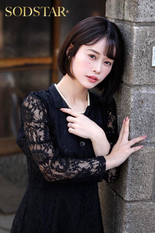 亡くなった旦那一筋で絶対に口説けないと噂の未亡人が配達員にオナニーを見られて、強迫SEX三昧 MINAMO