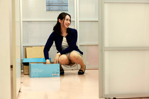 同僚を口説いてSEXするアカウント 今、狙っている同僚 三池小春