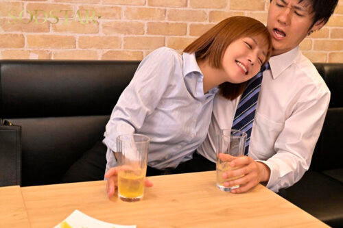 飲むと唾液ベロ汁接吻モンスターになっちゃう会社の同期と終電終わってホテルで…朝まで無意識15発中出し搾取され…覚めたら全く覚えてなくて…付き合えませんでした。 紗倉まな