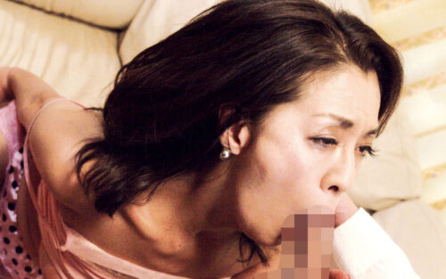 「こんな体のどこがいいの!?」ガリガリ痩せ身体の母はスケベな息子にヤラレちゃう4時間