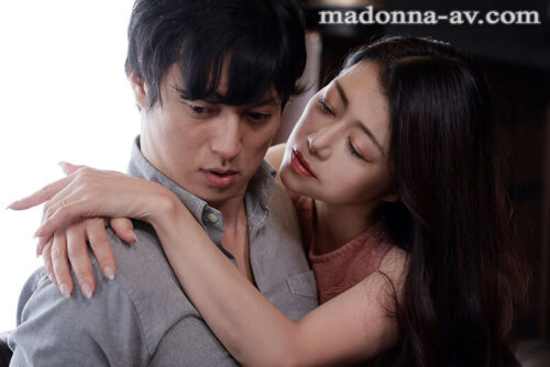 「私、隠れて娘の家庭教師と中出しSEXをしています…。」 娘と家庭教師のSEXを目撃して欲求不満マ○コはまさかの大洪水、絶倫チ○ポで渇きを潤す肉食教育ママー。