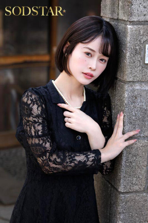 亡くなった旦那一筋で絶対に口説けないと噂の未亡人が配達員にオナニーを見られて、強迫SEX三昧 MINAMO