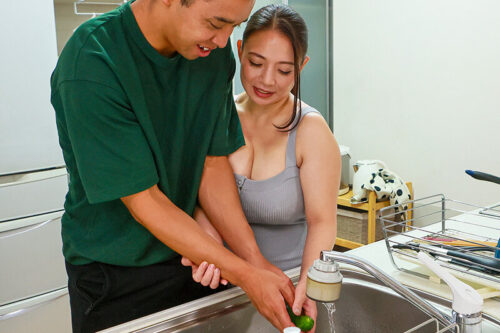 「お前んちの母ちゃんエロすぎだろ!」無防備なモチモチ爆乳ボディで息子の友人を虜にする五十路母 織田真子