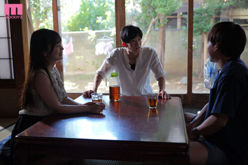 「うちがキスぐらい教えちゃぁよ…」地元(福岡)のド田舎に帰省中、親友のお姉ちゃんが彼女とキスも出来ない俺を子供扱いべろちゅー挑発!ニヤニヤ跨り密着キス堕とし騎乗位で11発もぶっこ抜かれたオレ。 九野ひなの