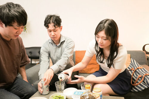 離婚した夫の友人は大学時代の元恋人。開けてはいけないパンドラの箱を開け堕ちてしまったくびれ際立つ高身長人妻 滝ゆいな