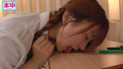 片想いの男子の机とエア中出しSEXする女の子 北岡果林