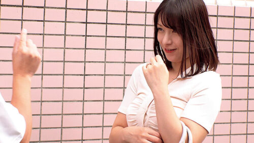 寝取られ検証!セックスレスで悩む素人奥様に「メモリアルヌードフォト」と題された雑誌の特集だと騙し、絶倫チ〇ポ男と素肌密着偽撮影会!旦那よりも若くてカチカチに反り返ったチ〇ポがマ〇コまで1cmに超接近して奥様急激欲情!?痴女覚醒!