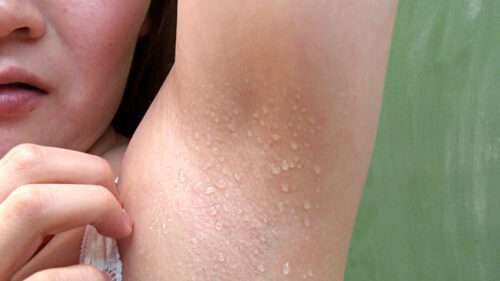 腋臭香る見せつけ美女