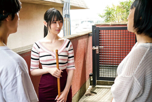 人妻の裏アカ 近所の奥様の裏アカを発見して… 普段の表の顔とは正反対な人妻の裏の顔と欲求不満な下半身をさらけ出させました 朝妃りお