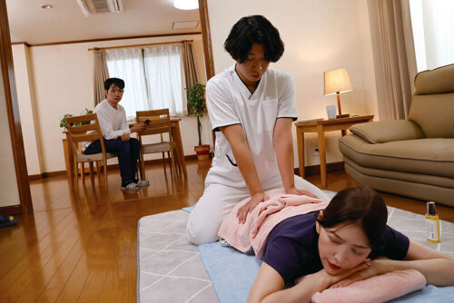 際-kiwa-指圧師の男に身体中の際どい部分をしつこく責められ感じてしまい他人棒を欲する妻 愛田るか