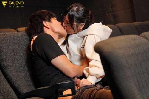 我慢できないからもうココで挿れちゃうね 絶賛発情中のアイドル彼女がこっそり跨り勝手に生ハメ中出ししまくりお忍びデート 美咲そのか