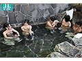 「恥ずかしい思いをさせて、ごめんなさい」混浴温泉に叔母に連れられて入ったら裸を見て勃起!しかも周りは女性だらけ!バレたらまずいと困っていると叔母がこっそり手で抜いてくれることに...しかも叔母も次第に興奮してしまい...!