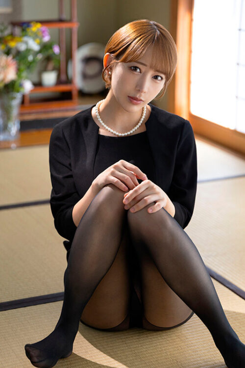 【VR】僕が心底落ち込んでいると普段はヤンチャな幼馴染ギャルが喪服を脱いで全身で慰めてくれた 弥生みづき