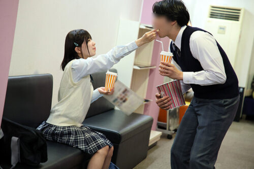 絶対に感じてはいけない状況で…未成熟な膣内を大きな指でドリルのようにかき回され強●開発されたチビっこひよこ女子 その2