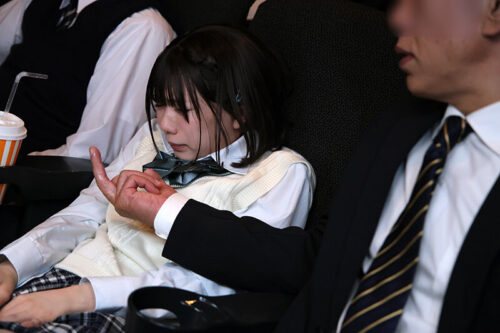 絶対に感じてはいけない状況で…未成熟な膣内を大きな指でドリルのようにかき回され強●開発されたチビっこひよこ女子 その2