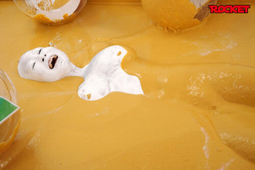 ROCKET18周年記念作品 どろんこプールにドボン!ウェット&メッシー(WAM)人間クレーンゲーム ~ボディペイントで巨大クレーンゲームのアームになって景品ゲットだぜ!~