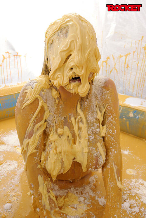 ROCKET18周年記念作品 どろんこプールにドボン!ウェット&メッシー(WAM)人間クレーンゲーム ~ボディペイントで巨大クレーンゲームのアームになって景品ゲットだぜ!~