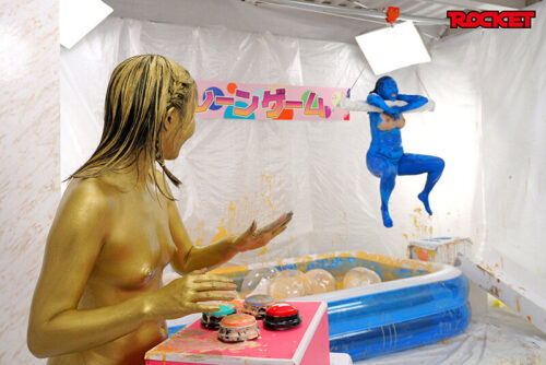 ROCKET18周年記念作品 どろんこプールにドボン!ウェット&メッシー(WAM)人間クレーンゲーム ~ボディペイントで巨大クレーンゲームのアームになって景品ゲットだぜ!~