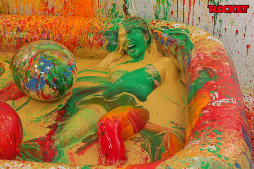 ROCKET18周年記念作品 どろんこプールにドボン!ウェット&メッシー(WAM)人間クレーンゲーム ~ボディペイントで巨大クレーンゲームのアームになって景品ゲットだぜ!~