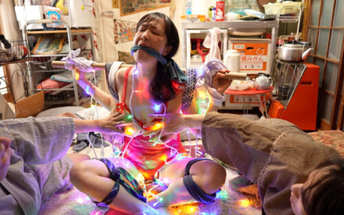 素人の縛り生中出し【色白ぽっちゃり肉便器妻編】近所のぽっちゃり奥さんは僕らのお掃除をしてくれる卑猥な肉便器雌豚でした。 成田かなこ