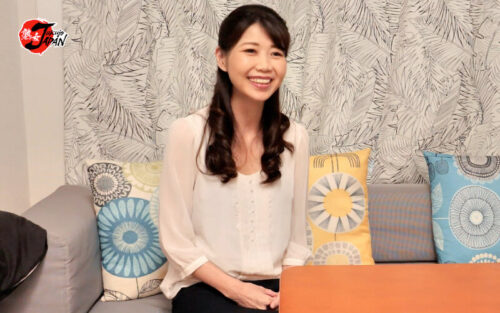 イケメンが人妻を部屋に連れ込んでSEXに持ち込む様子を盗み撮りしたDVD。023~強引にそのまま中出ししちゃいました~Part.2