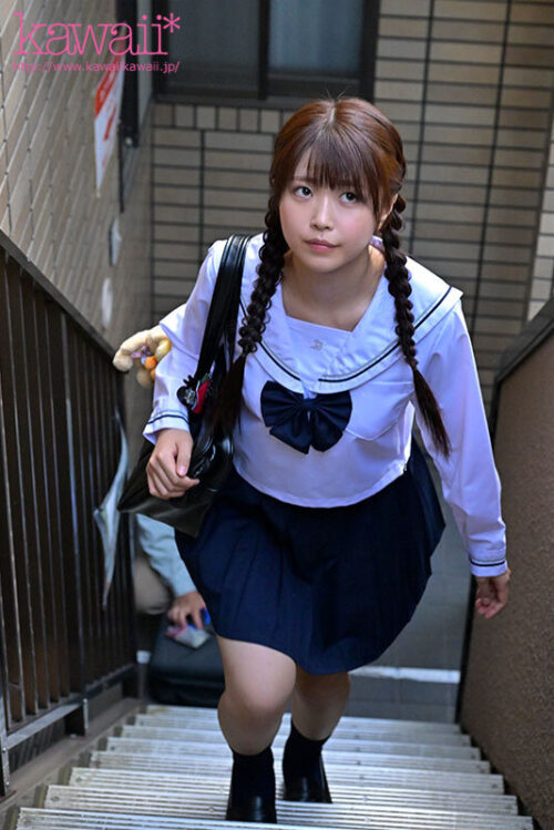 いつもマジメ無口な義娘が、ある日嫁不在の間にニコニコ笑顔で…義父の俺におぱんつちらちらパンチラしてきた。 青坂あおい