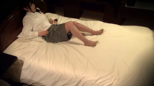 モデルさんみたいなスレンダーOLのオナニー