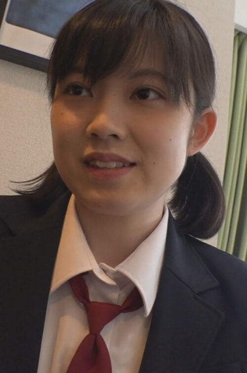 未開発の膣に大人の肉棒をメリメリ挿入!