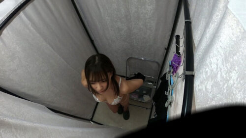 パツパツのタイトスカート、赤文字系おねえさんのお着替え