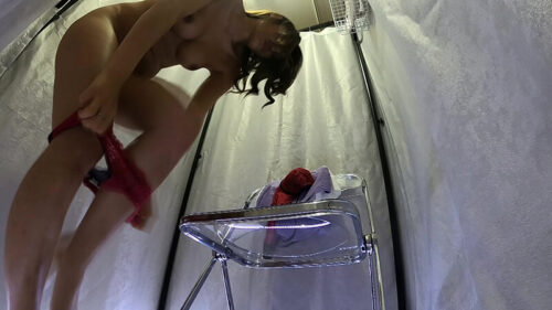 小麦色の肌がエロいおねえさんのお着替え