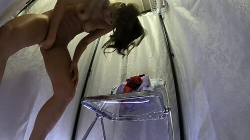 小麦色の肌がエロいおねえさんのお着替え